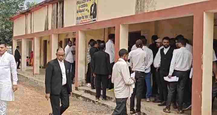 सोनभद्र के खनन कारोबारी इस्तियाक अहमद खान की गिरफ्तारी का मामला