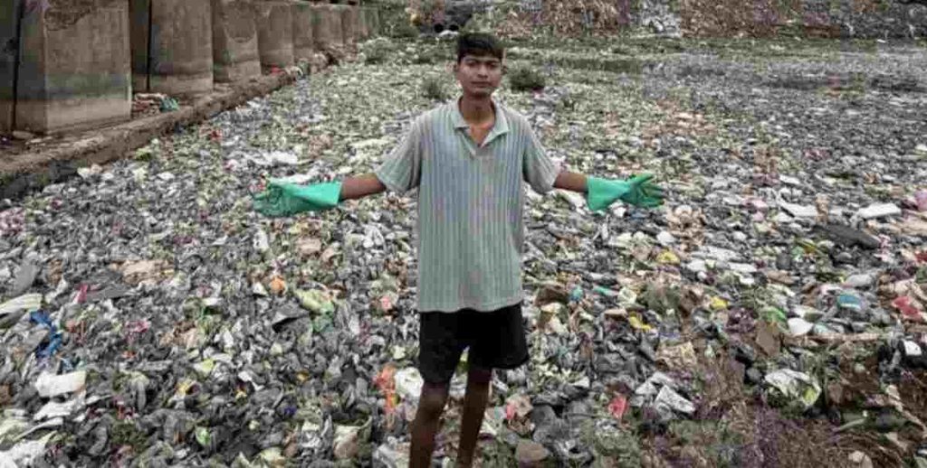 बिट्टू तबाही अजनार नदी की सफाई करते हुए
